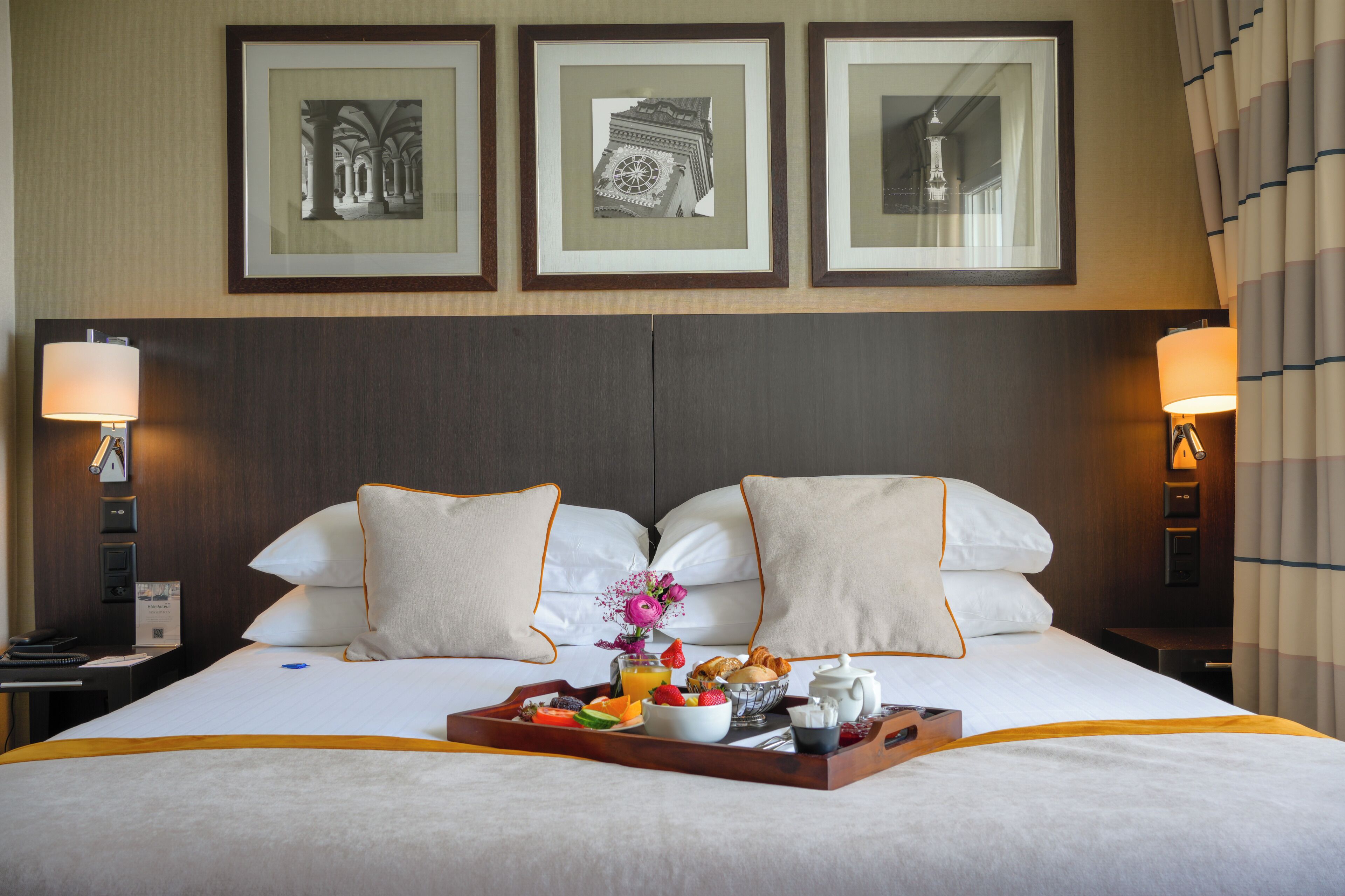 Executive Room, Terrace | Minibar, in-room safe, desk, blackout drapes