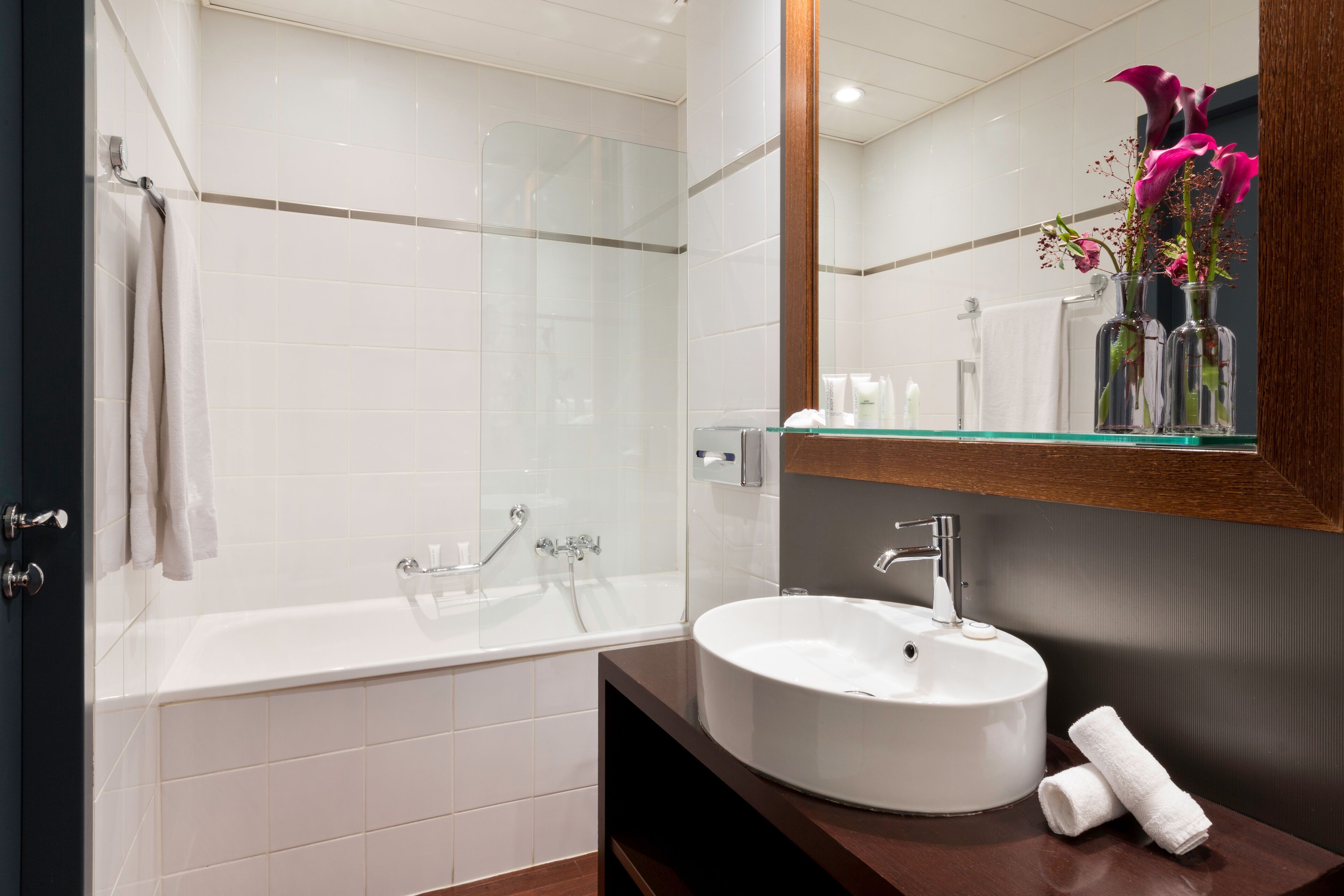 bathtub, eco-friendly toiletries, hair dryer, towels