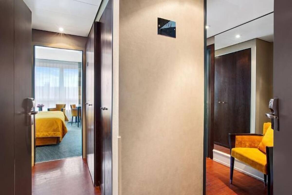 Minibar, coffre-fort, bureau, rideaux d’obscurcissement