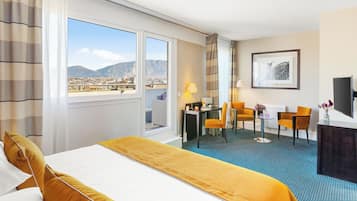 Minibar, coffres-forts dans les chambres, bureau, rideaux occultants