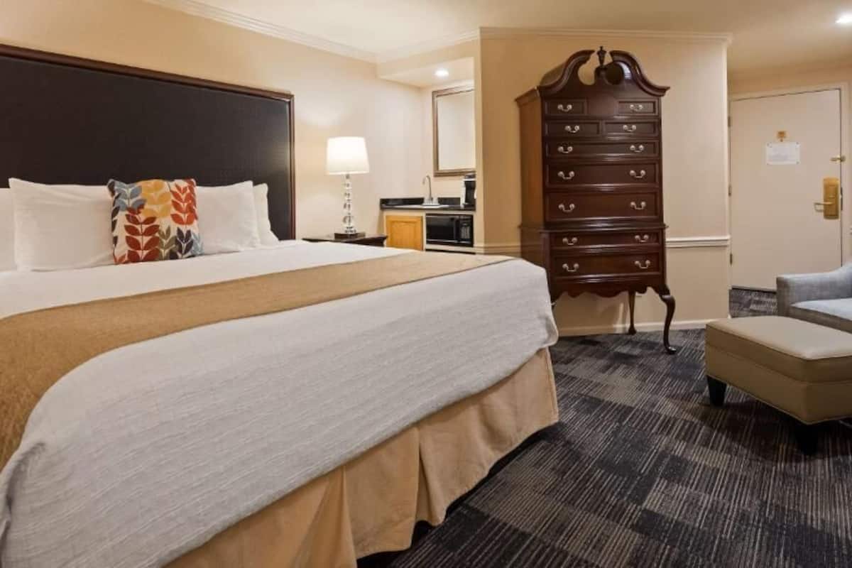 premium bedding, pillow-top beds, desk, laptop workspace