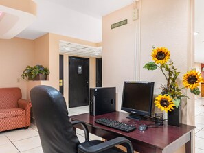 Business center - Quality Inn & Suites Orlando Airport (Orlando)