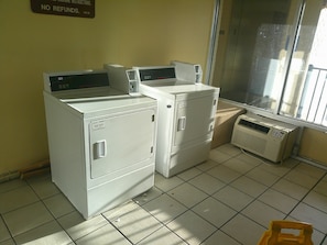 Ruang laundry