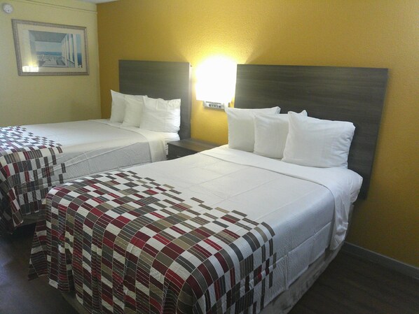 Desk, laptop workspace, blackout curtains, iron/ironing board -  Red Roof Inn Hampton Coliseum (Hampton)