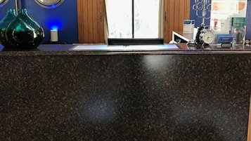 Indtjeknings-/udtjekningsautomat