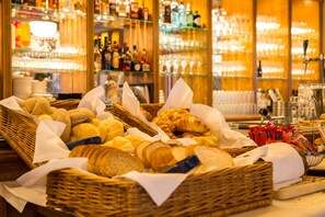 Päivittäinen buffetaamiainen (16.50 EUR per henkilö)