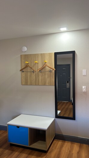 Room, 1 Queen Bed, Non Smoking | Iron/ironing board, rollaway beds, free WiFi, bed sheets - Days Inn By Wyndham Payson (Payson)