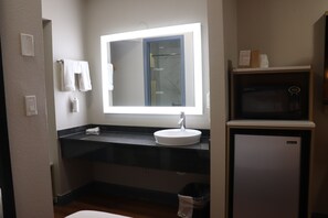 Camera, 2 letti matrimoniali, non fumatori | Bagno | Combinazione doccia/vasca