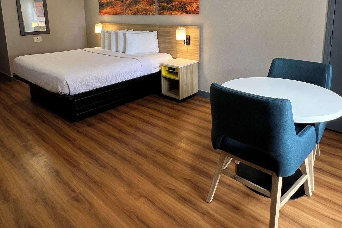 Premier Room, 1 King Bed, Non Smoking