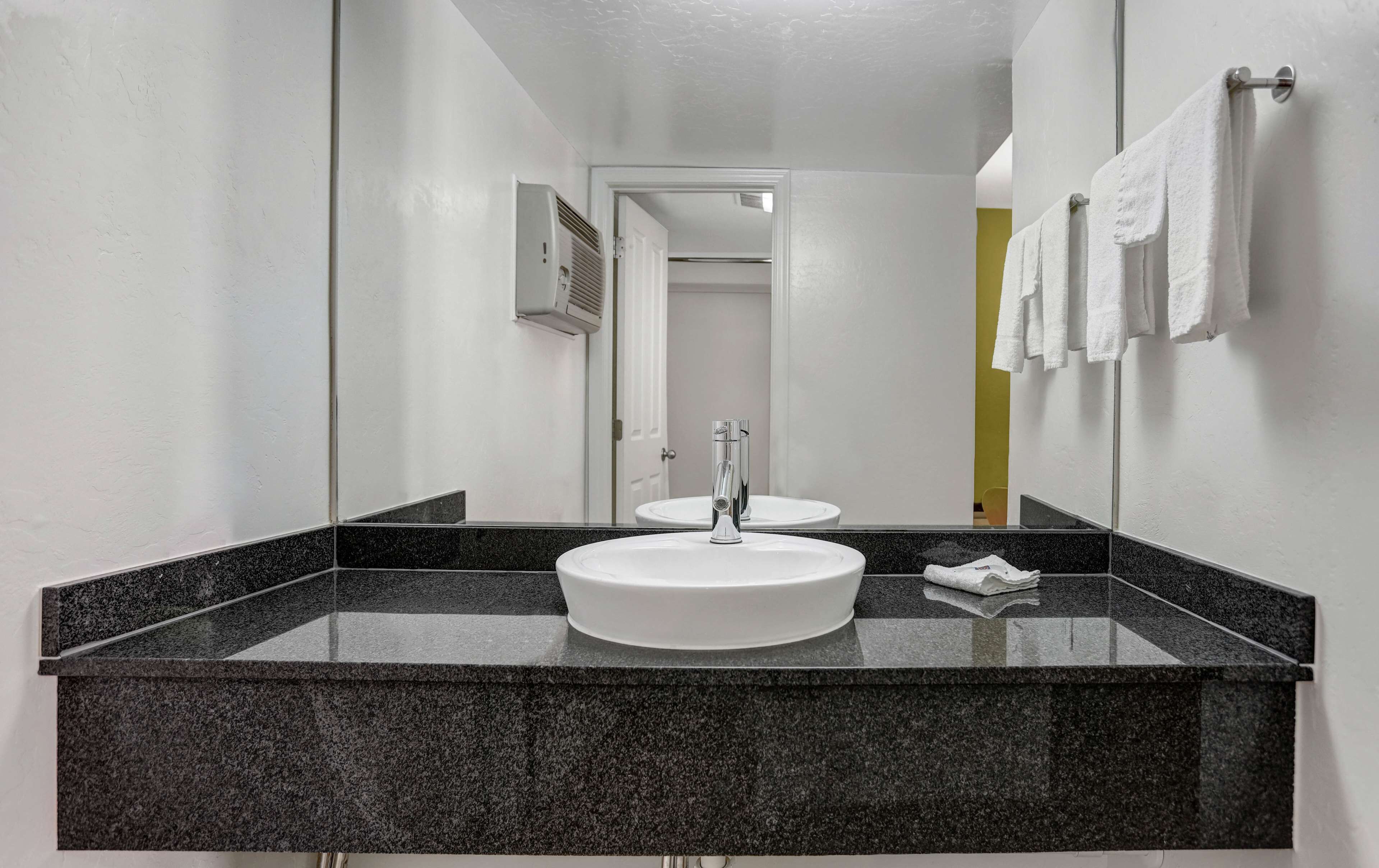 Combined shower/tub, eco-friendly toiletries, hair dryer, towels