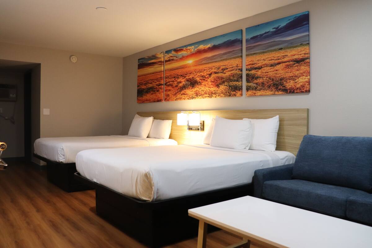 Suite, 2 Queen Beds, Non Smoking