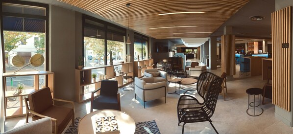 Bar (on property) - Novotel Bordeaux Centre Gare Saint Jean (Bordeaux)