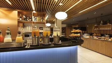 Tägliches Frühstücksbuffet (19 EUR pro Person)