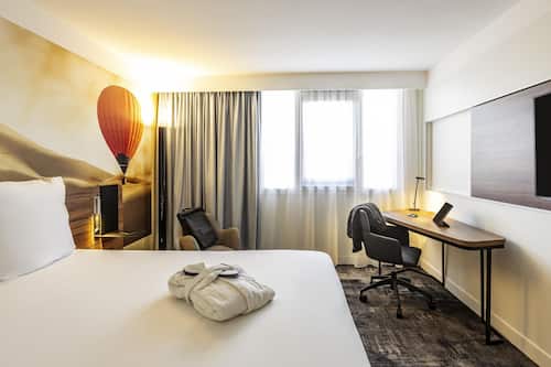 Classic Room, 1 Double Bed | Premium bedding, in-room safe, soundproofing, iron/ironing board