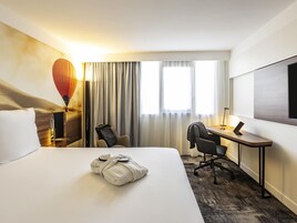 Classic Room, 1 Double Bed | Premium bedding, in-room safe, soundproofing, iron/ironing board