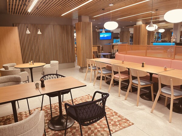 供应午餐和晚餐