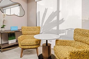 Lobby - Hampton Inn by Hilton Costa Mesa Newport Beach (Costa Mesa)