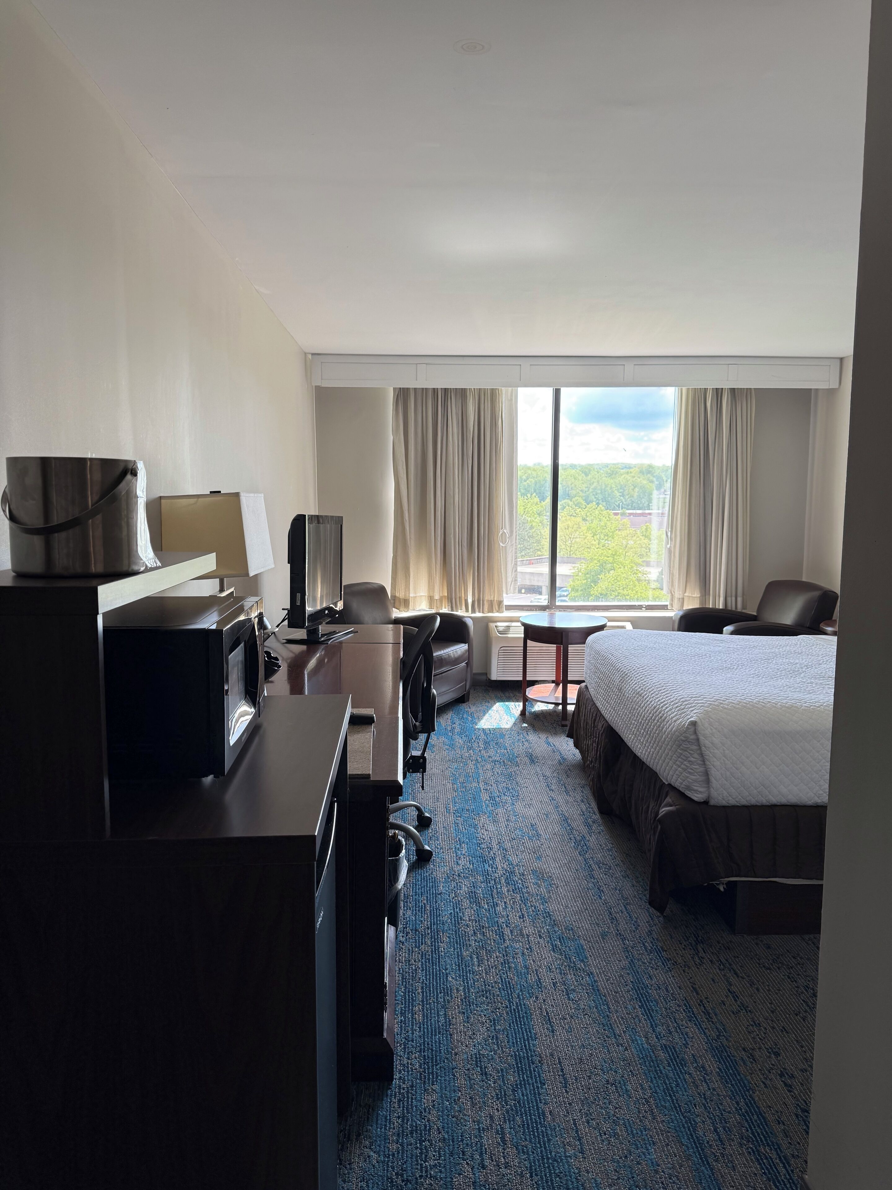 Pillowtop-bedden, een kluis op de kamer, een bureau