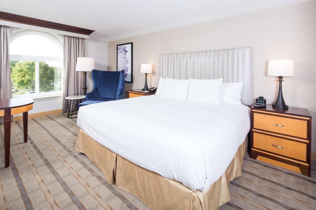 Premium bedding, in-room safe, desk, iron/ironing board