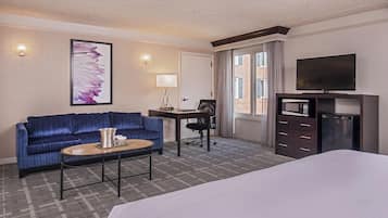 Suite, 1 habitación (Parlor) | Ropa de cama de alta calidad y caja de seguridad en la habitación