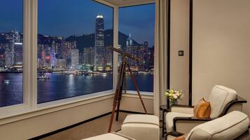 Deluxe Harbour View Suite | City view