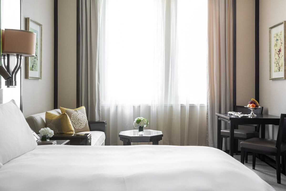 Premium bedding, down duvets, minibar, in-room safe