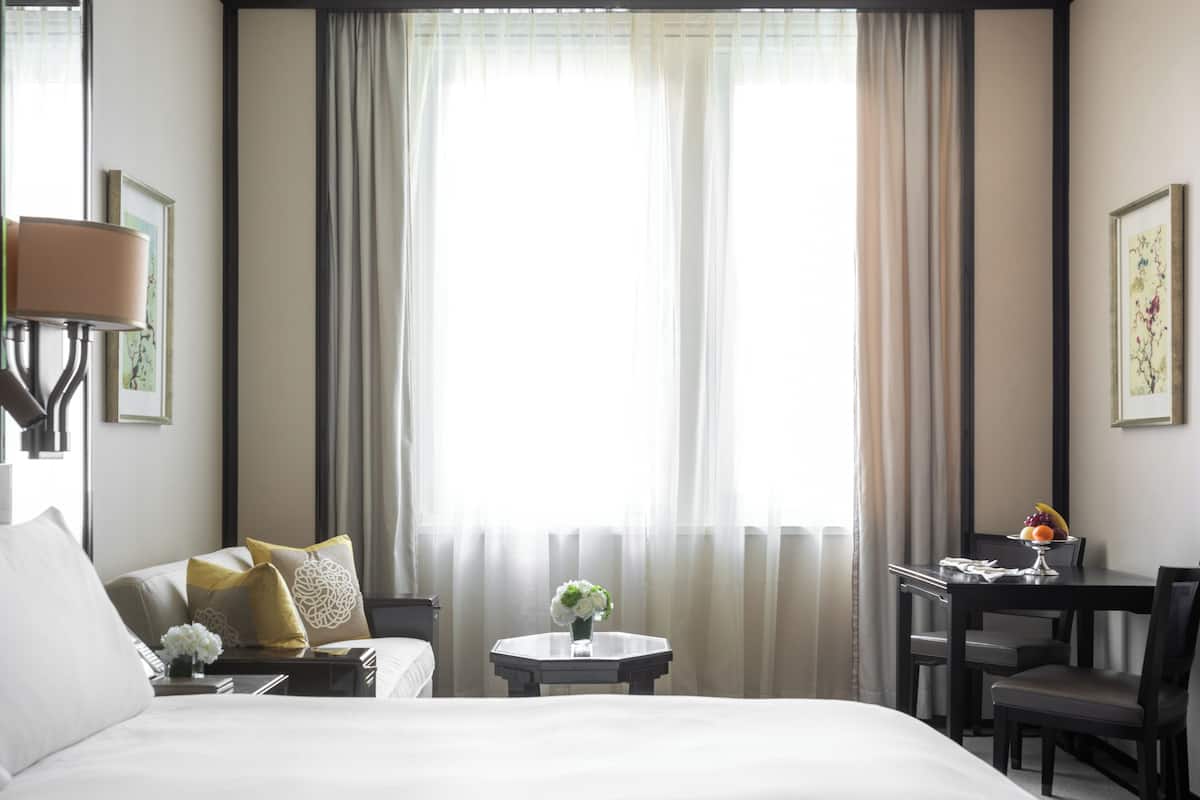 1 bedroom, premium bedding, down duvets, minibar