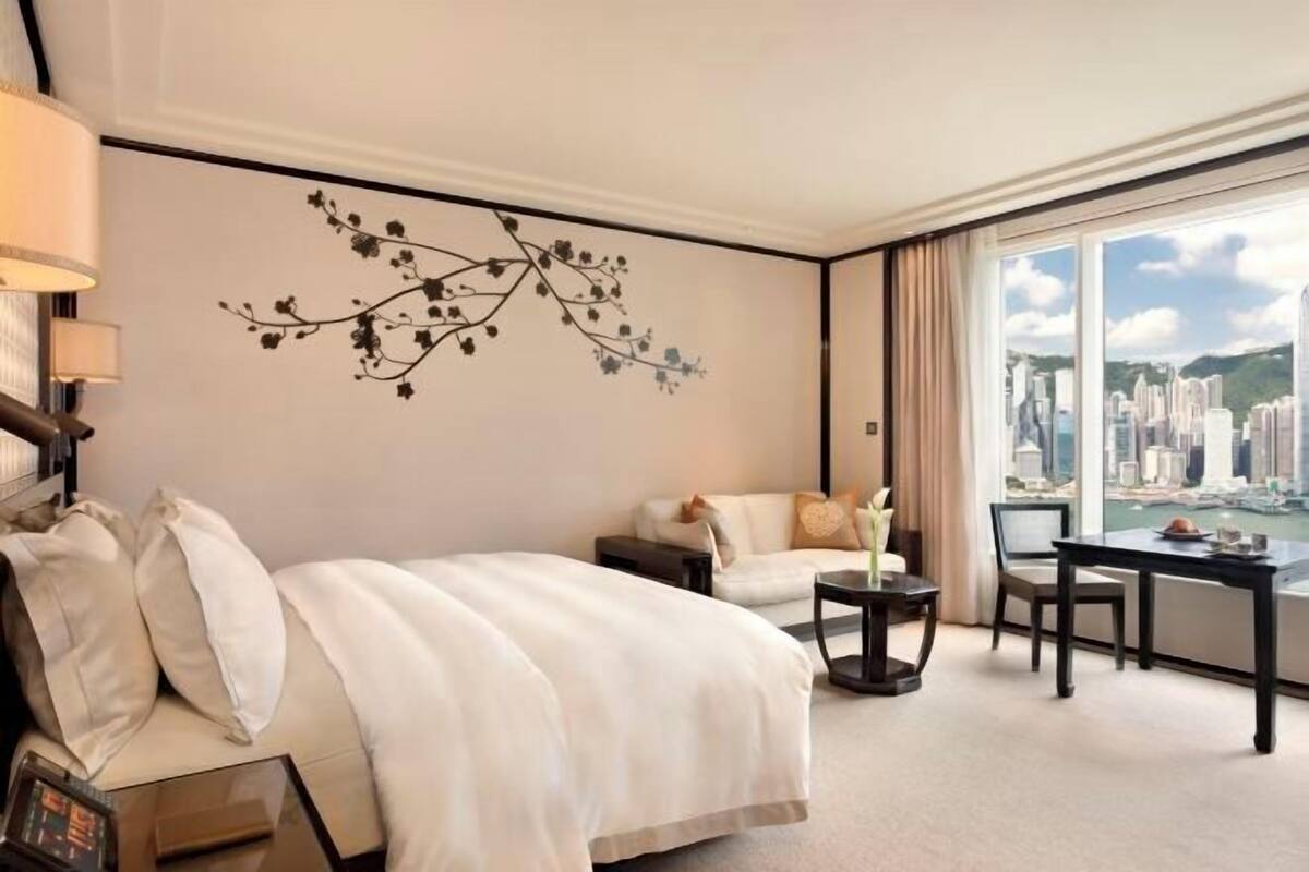 Premium bedding, down comforters, minibar, in-room safe