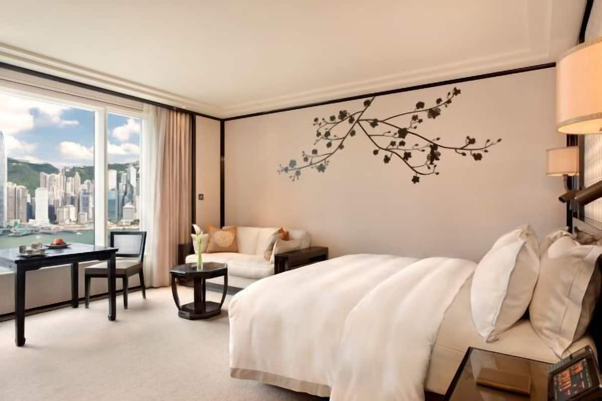 Premium bedding, down comforters, minibar, in-room safe