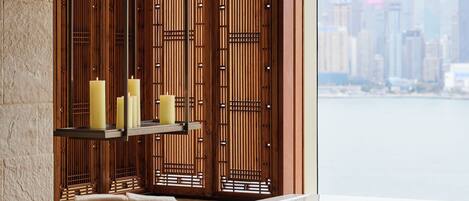 Couples treatment room(s), sauna, hot tub, steam room, body treatments