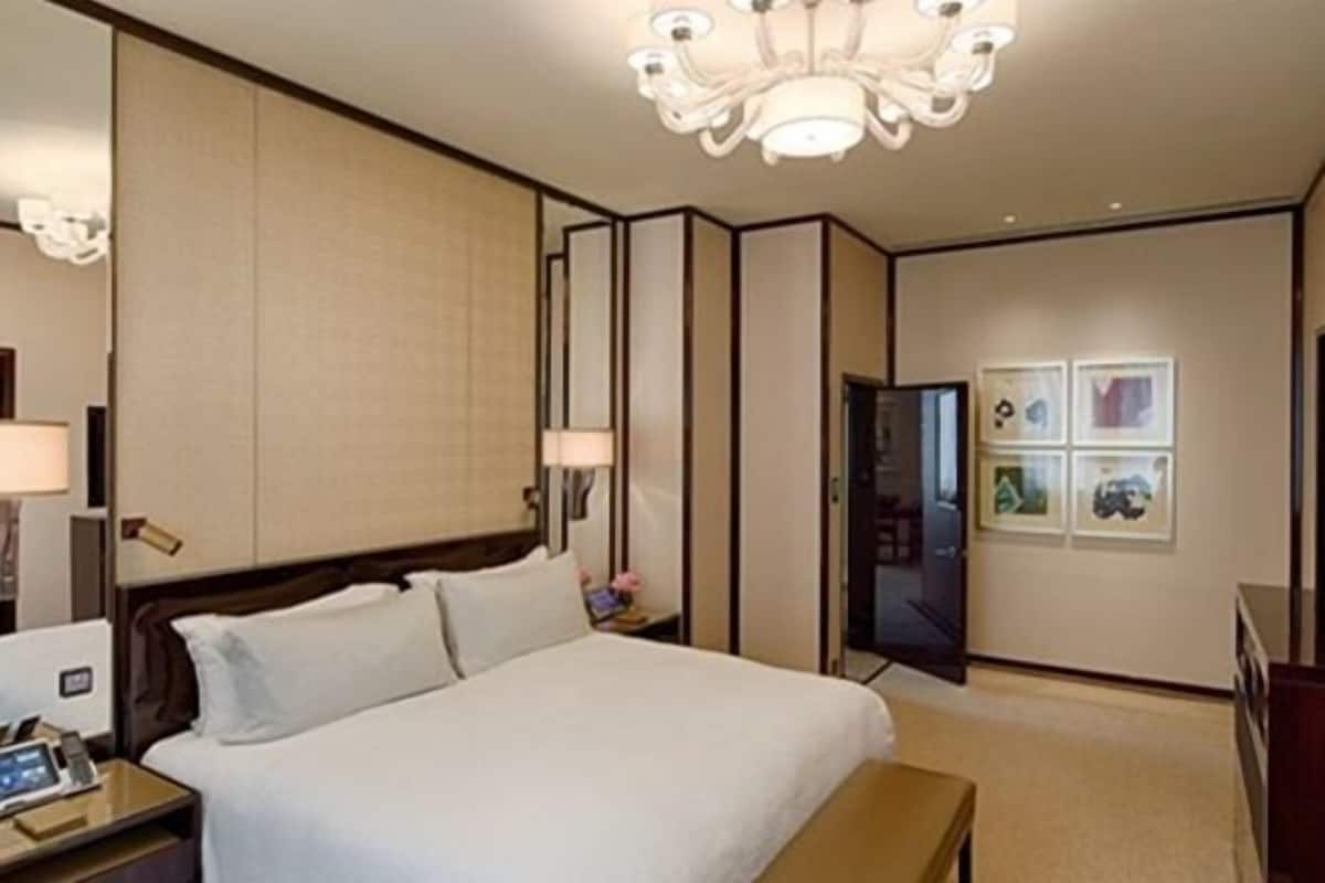 1 bedroom, premium bedding, down comforters, minibar