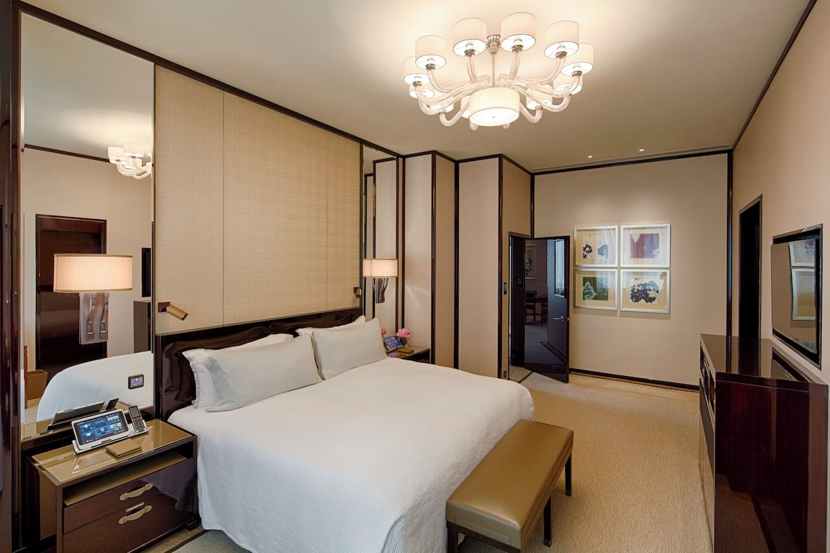 1 bedroom, premium bedding, down duvets, minibar