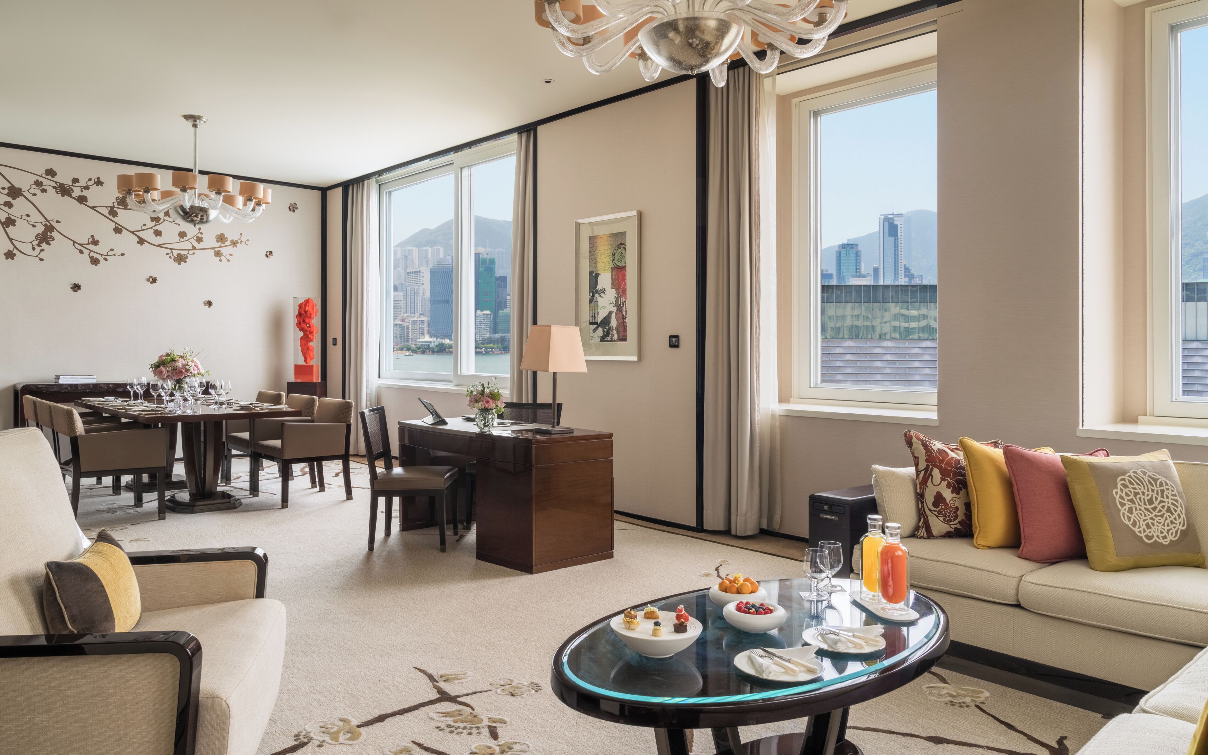 Deluxe Suite | Premium bedding, down comforters, minibar, in-room safe