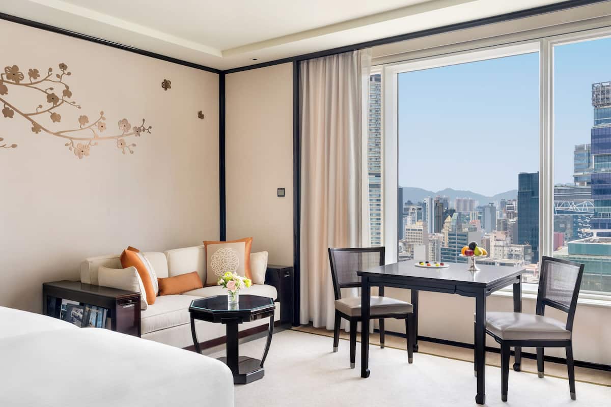 Premium bedding, down comforters, minibar, in-room safe