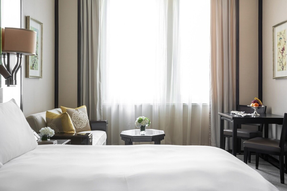 Premium bedding, down duvets, minibar, in-room safe