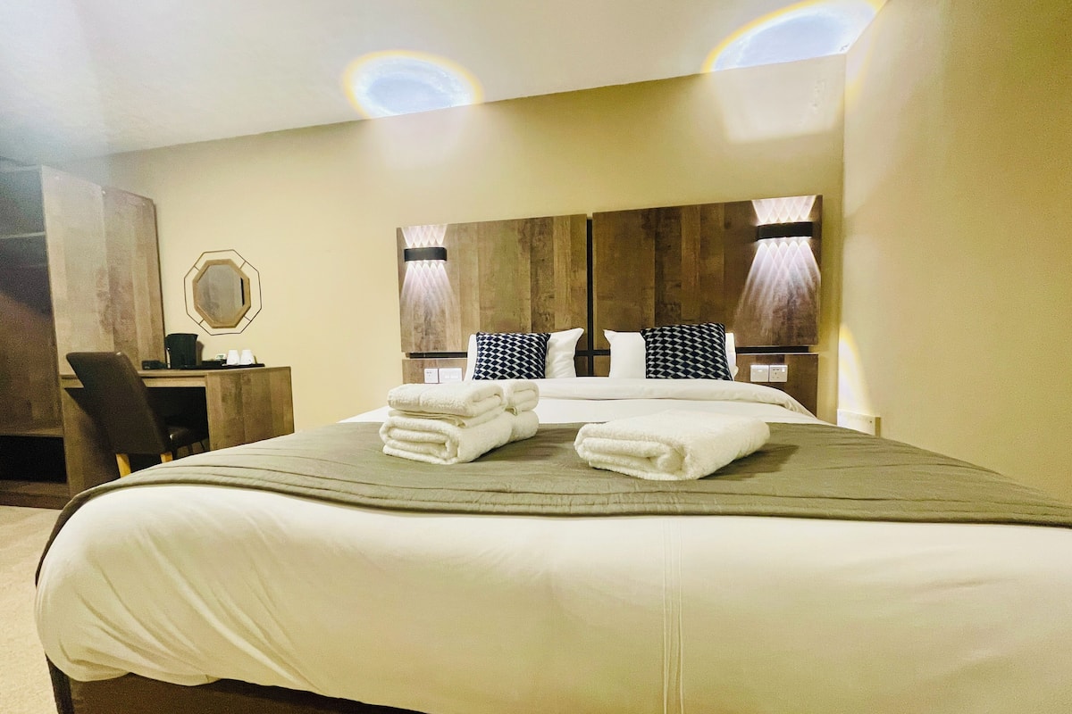 Premium bedding, in-room safe, free WiFi, bed sheets