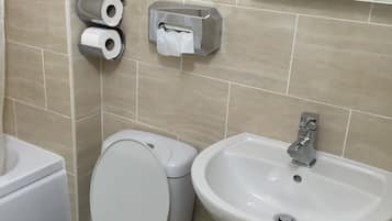 Family Oda | Banyo | Ücretsiz banyo/kozmetik ürünleri, havlu