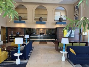 Lobby sitting area - Comfort Inn Sandusky (Sandusky)