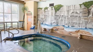 Piscine couverte, piscine extérieure (ouverte en saison)