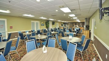 فطور كامل مجانًا يوميًا