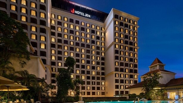 A hotel with multiple floors, a swimming pool, and outdoor seating areas. - JEN Singapore Tanglin by Shangri-La (Singapore)