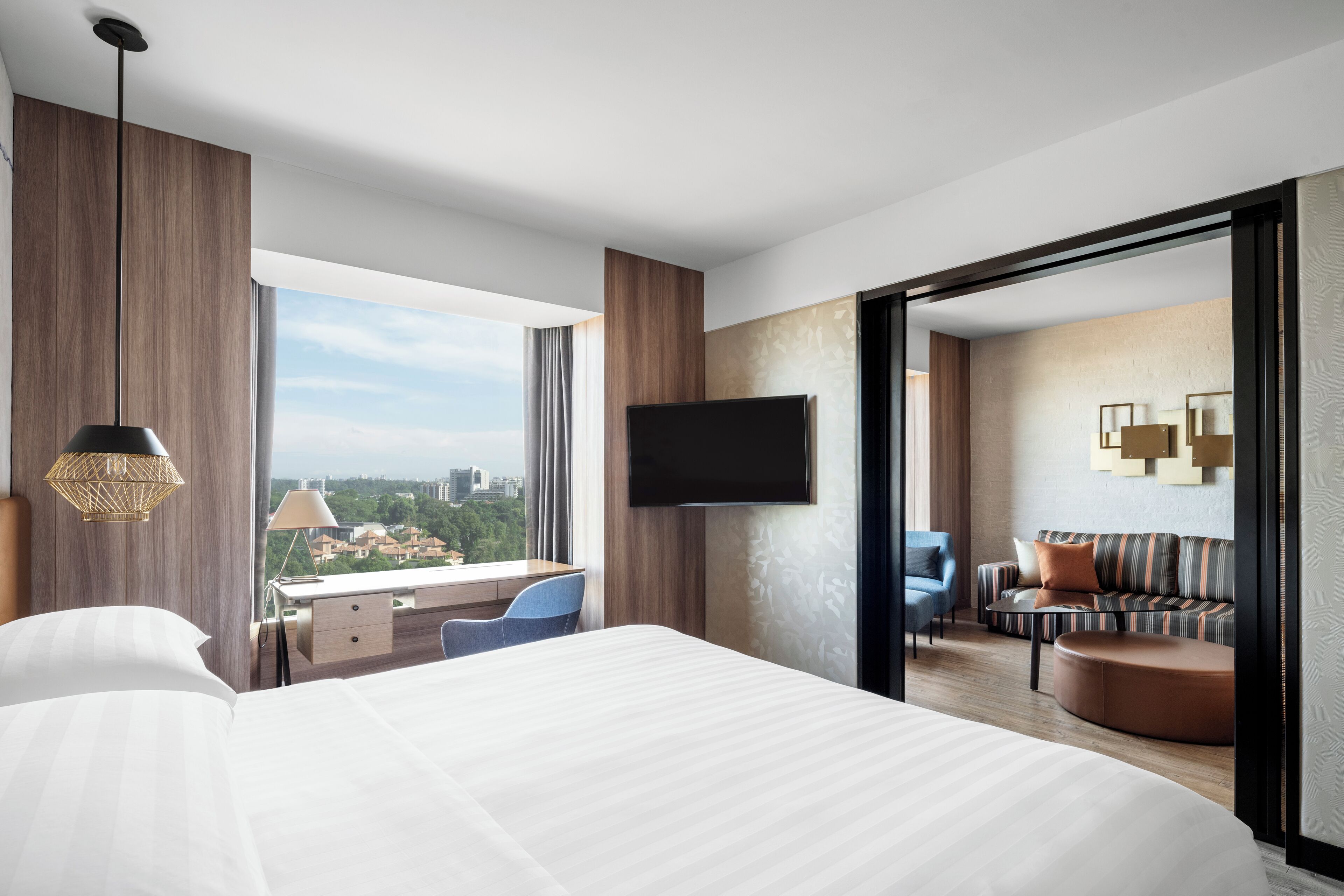 Executive Suite, 1 King Bed | Hypo-allergenic bedding available, minibar, in-room safe, desk