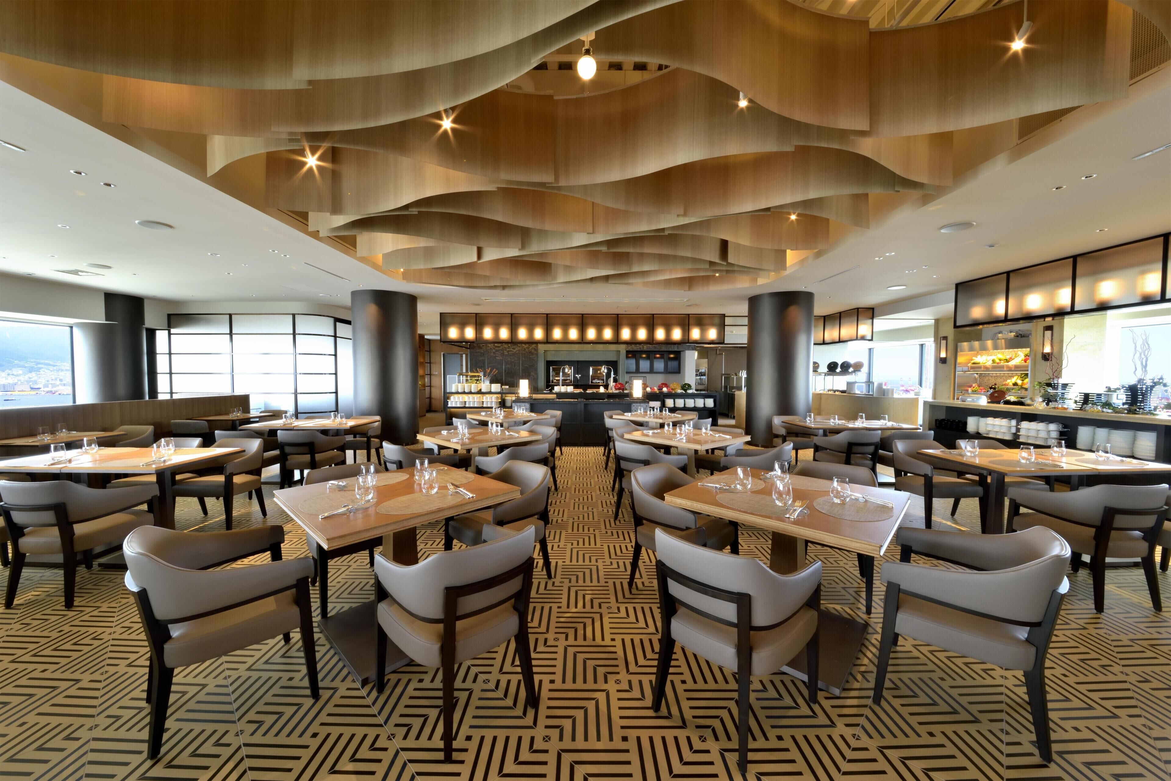 9 Restaurants; Mittagessen und Abendessen werden serviert