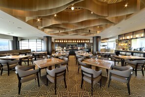 9 restaurants; lunch and dinner served  - Kobe Portopia Hotel (Kobe)