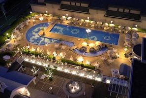 Piscine couverte, piscine extérieure (ouverte en saison)