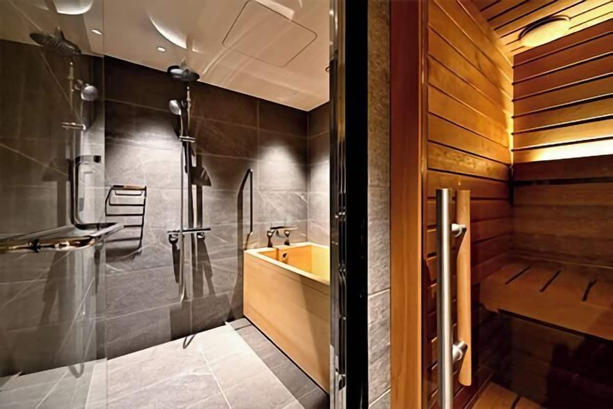 Salle de bain | Ensemble douche/baignoire, articles de toilette gratuits, sèche-cheveux