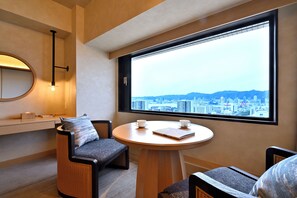 Main Building Executive Floor, Celebrity Suite Twin, Nonsmoking, Includes Access to Gym, Indoor Pool | Living area | 30-inch TV with digital channels