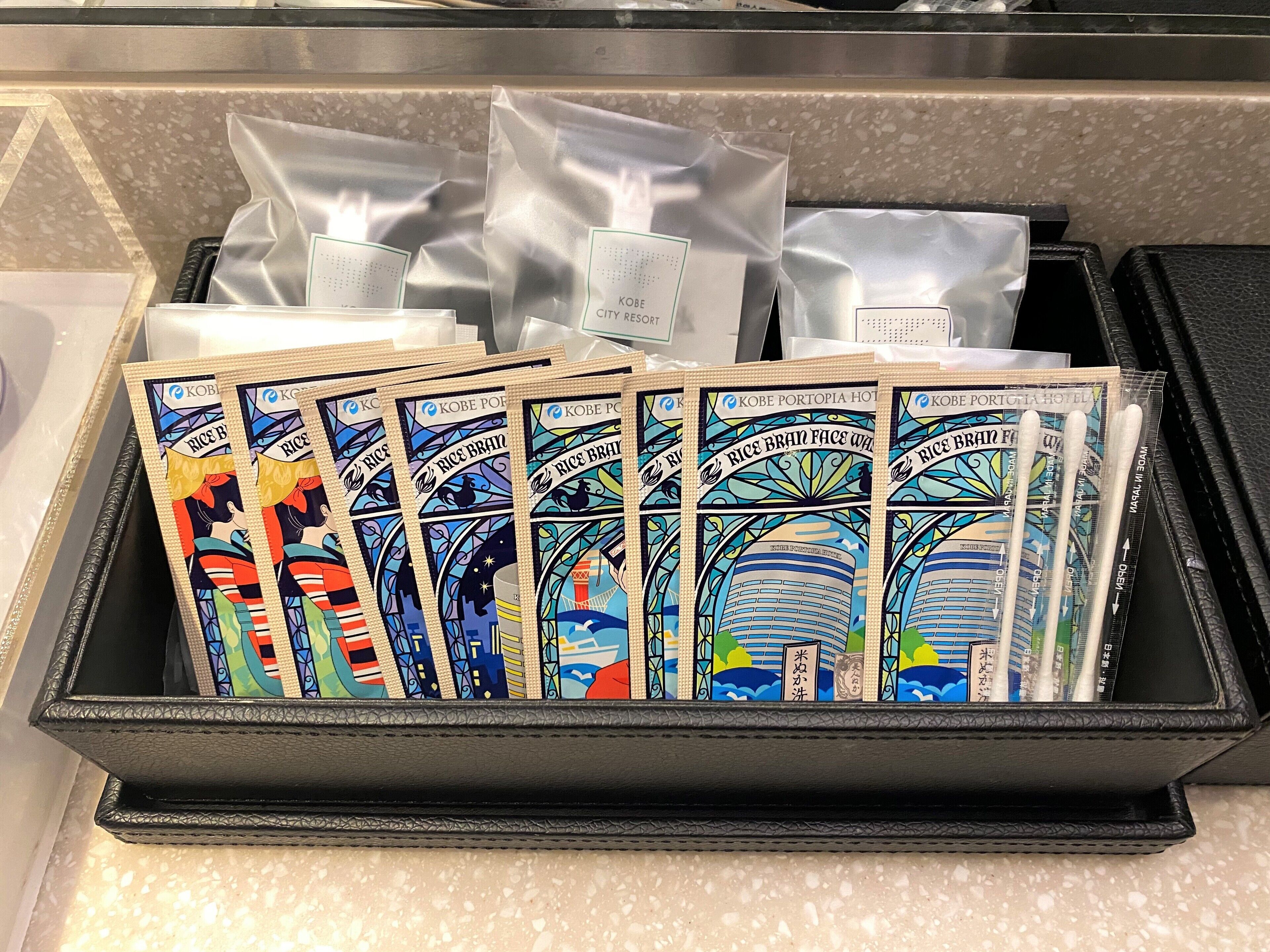 combined shower/bathtub, free toiletries, hair dryer, slippers