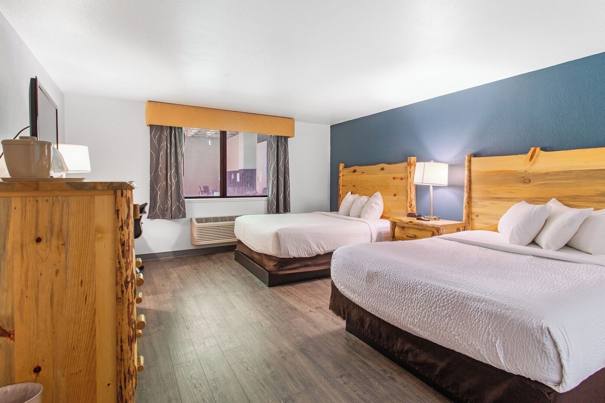 Meja, langsir/tirai gelap terus, seterika/papan seterika, Wi-fi percuma 