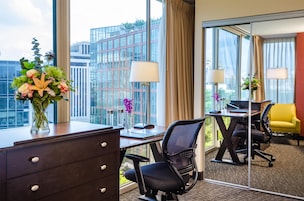Premium bedding, in-room safe, desk, laptop workspace